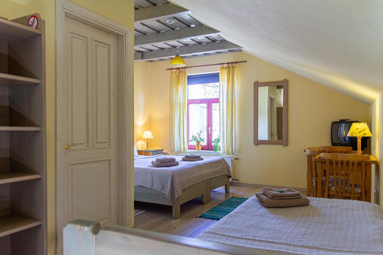 Raibie Logi Hotel Ventspils Buitenkant foto