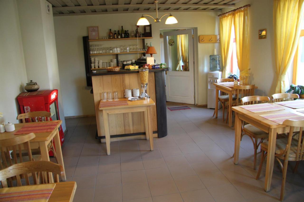 Raibie Logi Hotel Ventspils Buitenkant foto