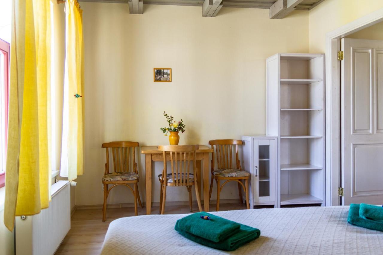 Raibie Logi Hotel Ventspils Buitenkant foto